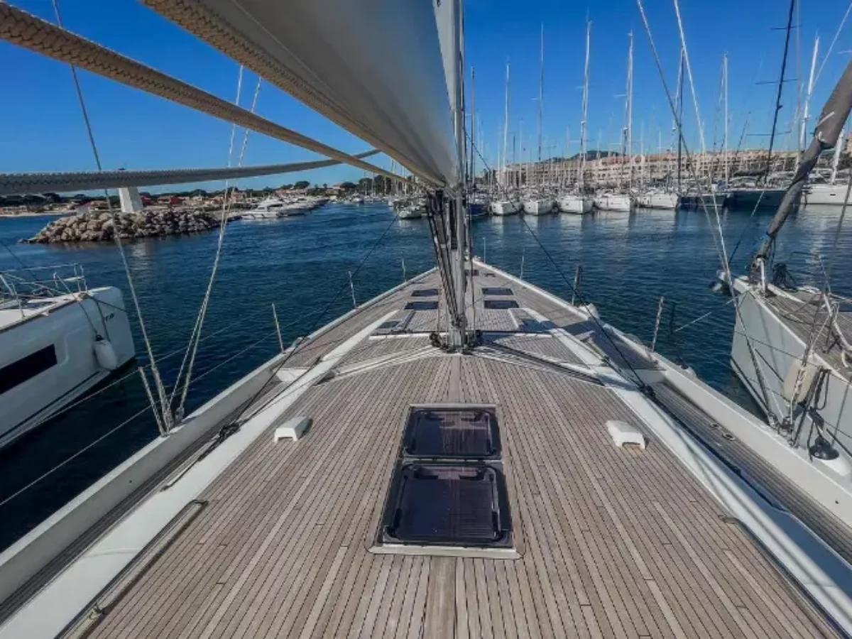 Voilier Oceanis Yacht 60 : écotourisme en Méditerranée - port Hyères