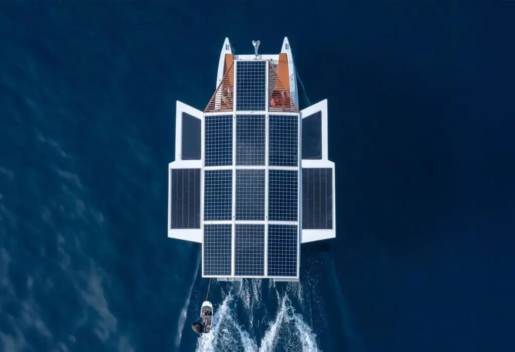 Catamaran électro-solaire M9