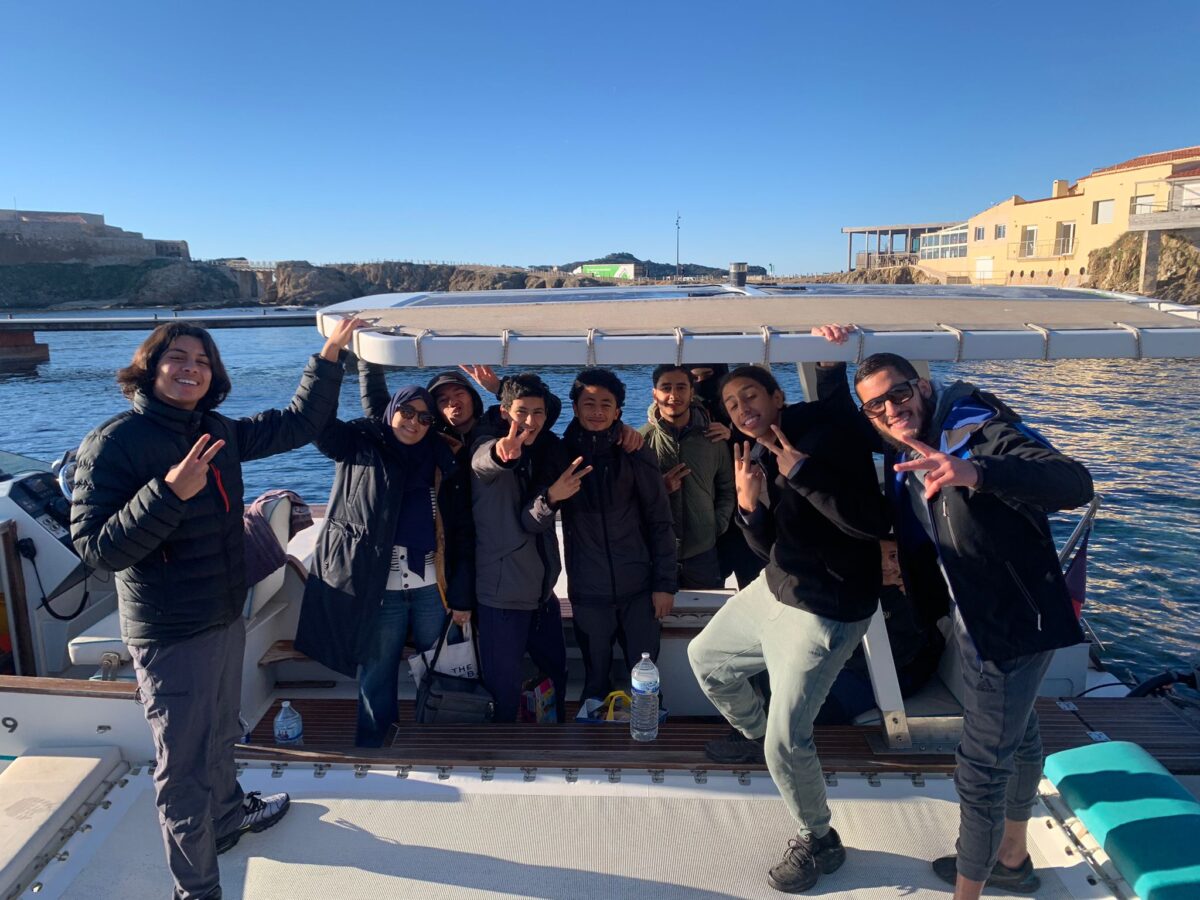 collégiens de Toulon et la Seyne-sur-mer sur un bateau pour découvrir les métiers de la mer