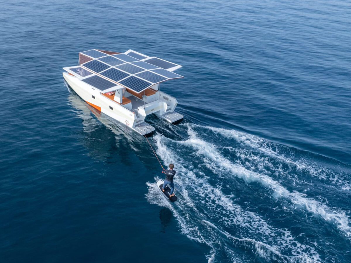 catamaran électrique pour team building en mer