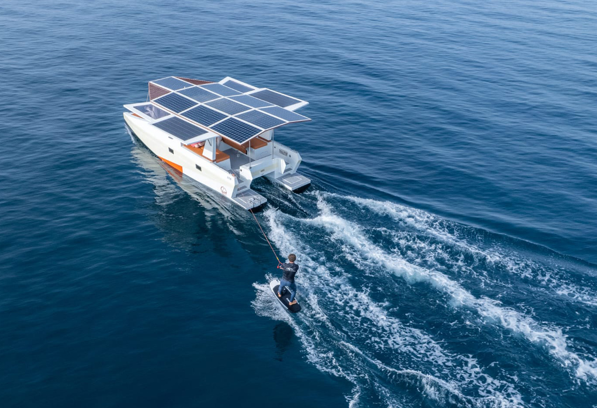 catamaran électrique pour team building en mer