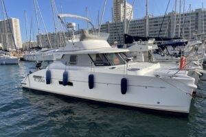 catamaran-fountaine-pajot-rade-toulon