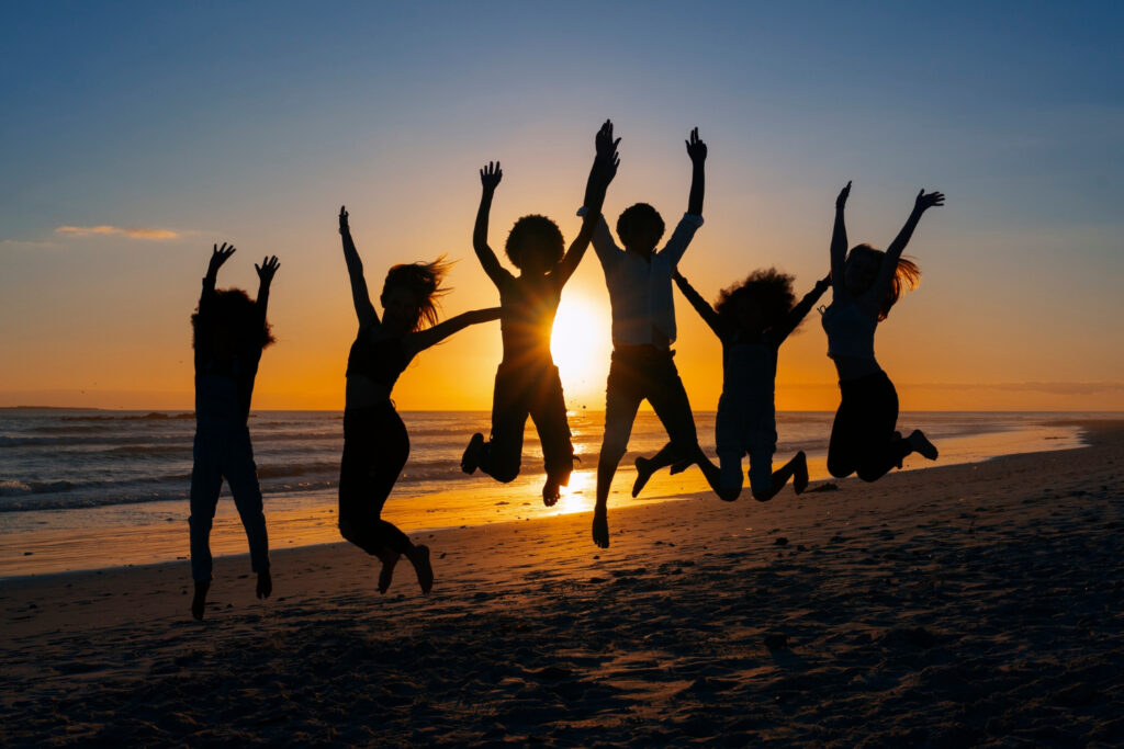 team building coucher de soleil sur la plage