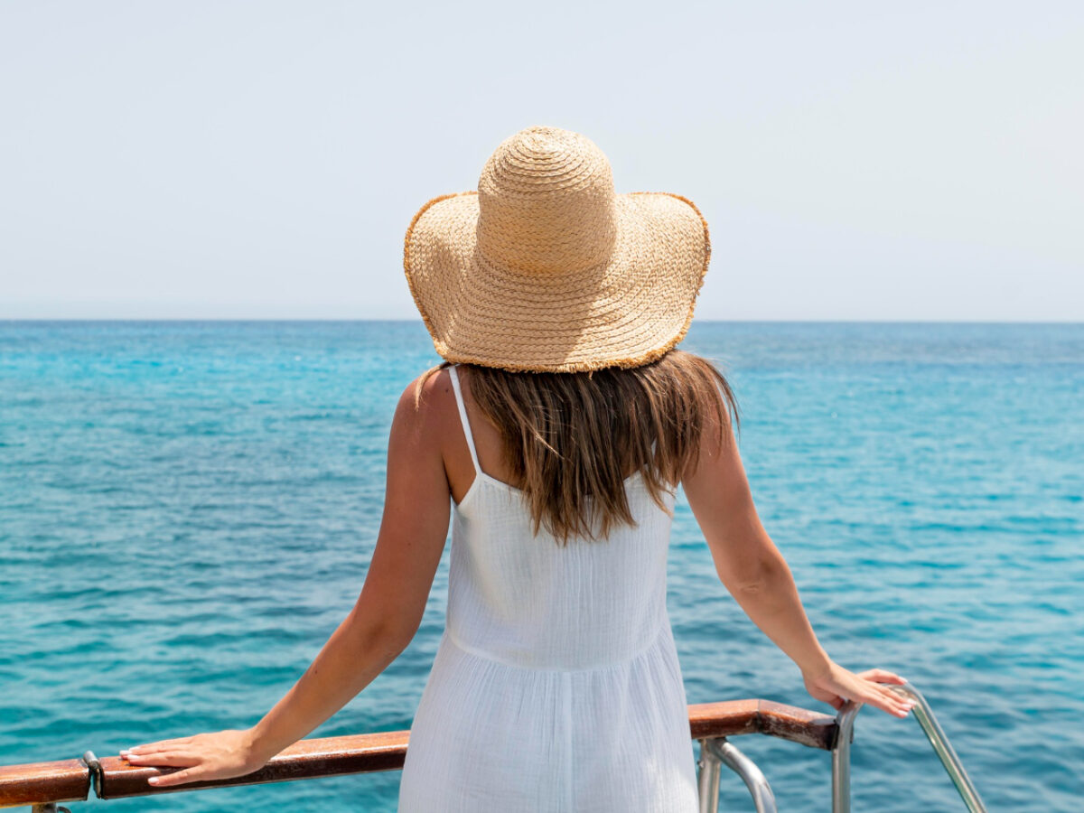 femme faisant une balade en bateau à la Seyne sur Mer